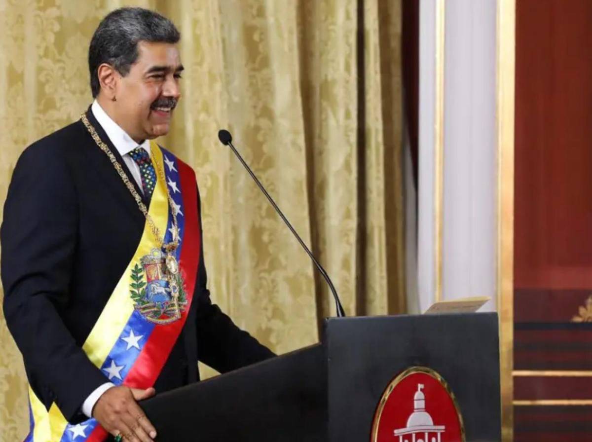 Esposado y con los ojos tapados: Trump publica la primera foto de Nicolás Maduro capturado