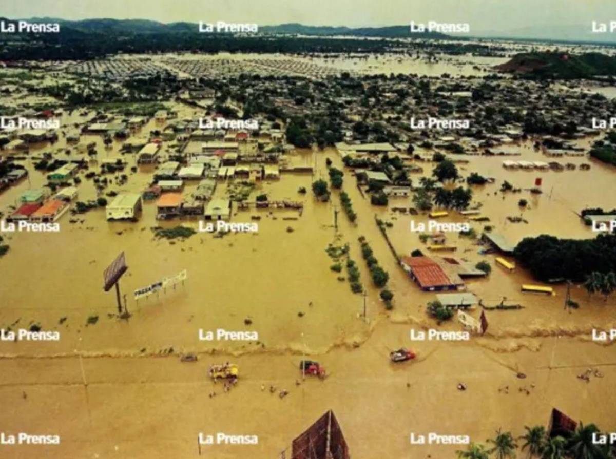 Las históricas portadas de LA PRENSA sobre la tragedia del huracán Mitch en Honduras en 1998