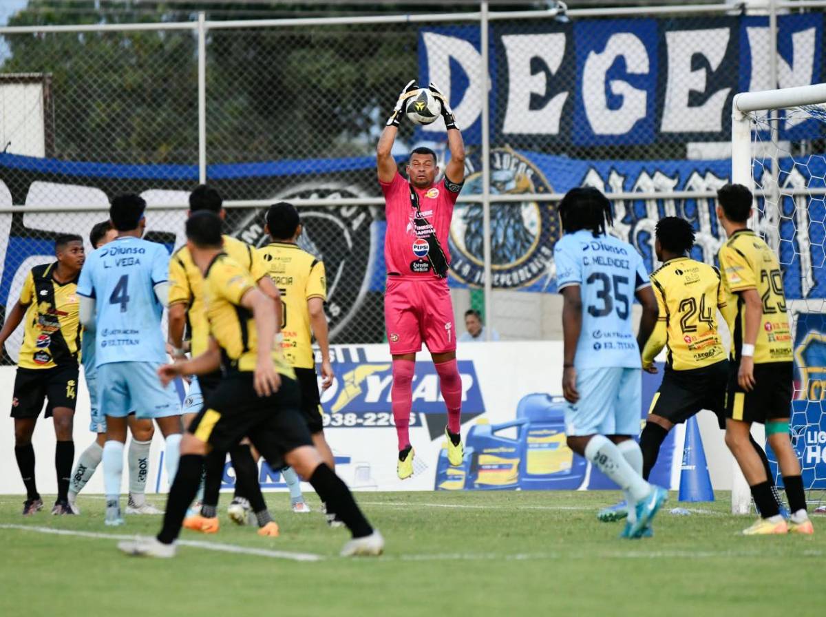 No viste en TV: La 'Roca' aparece en Motagua y Rodrigo Auzmendi se destapa