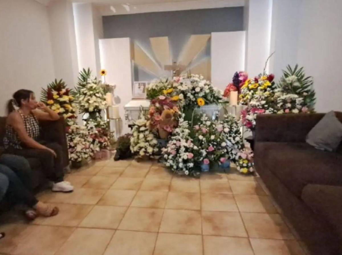 Dolorosa despedida a Leyreth, la niña hallada entre los escombros de la tragedia en la Villa Nueva