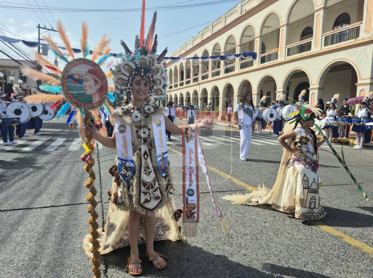 26 escuelas engalanan los desfiles patrios en La Ceiba