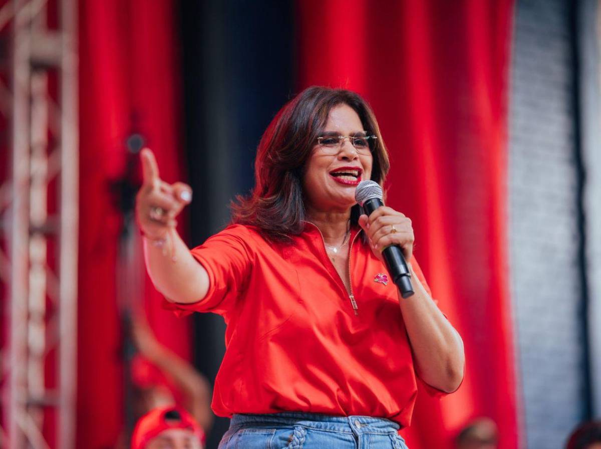 Rixi Moncada recorre la zona sur y reitera propuesta de eliminar central de riesgo