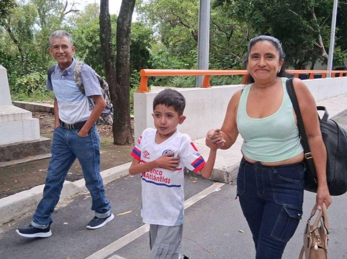 Josué Nehemías ya está en El Salvador para recibir tratamiento por su cardiopatía