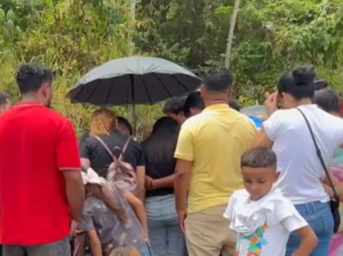 Dolor y llanto en sepelio de estudiantes asesinados en El Progreso