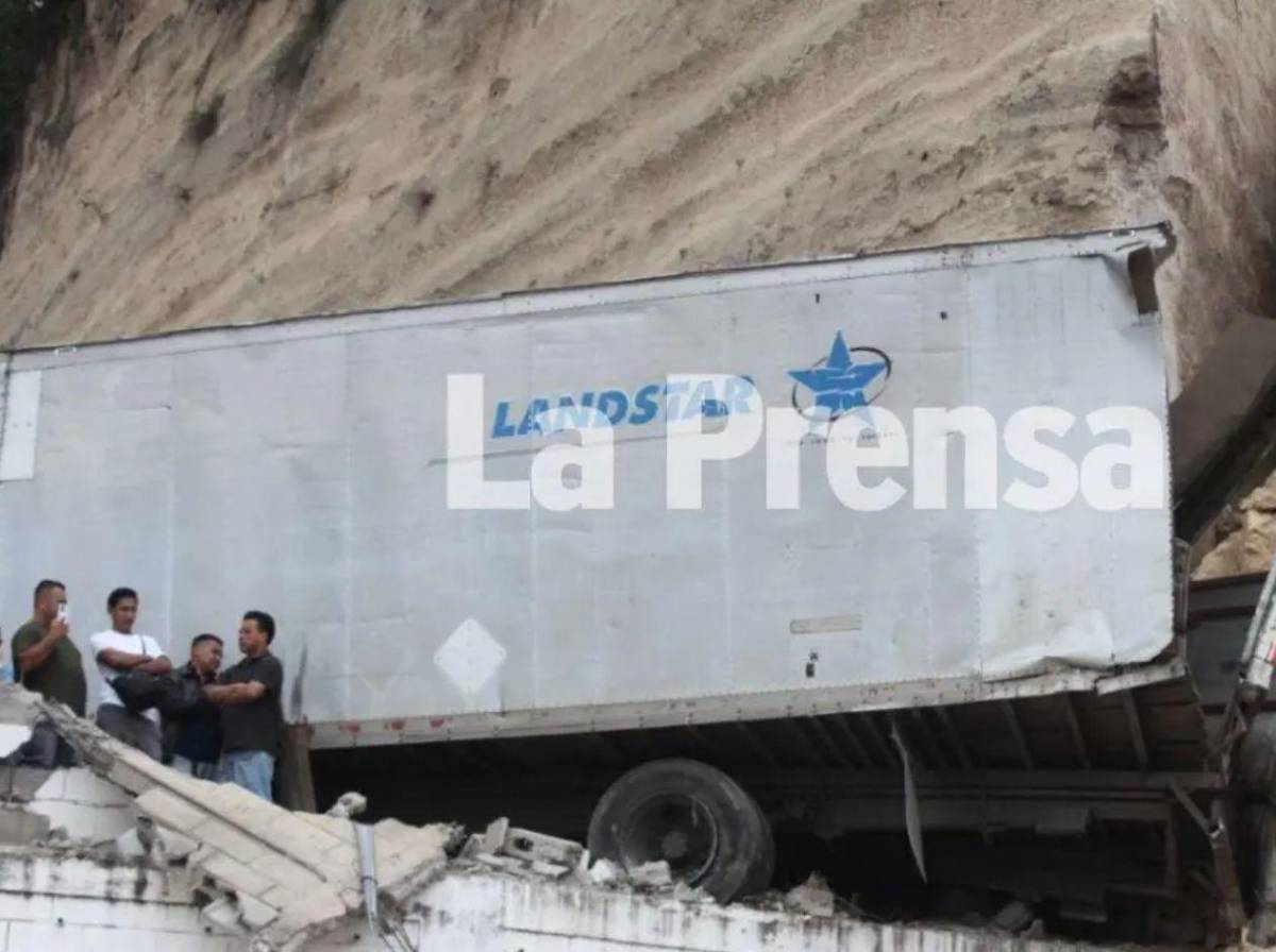 Dolor invade a familiares en velatorio de Félix Núñez, víctima del derrumbe en Loarque