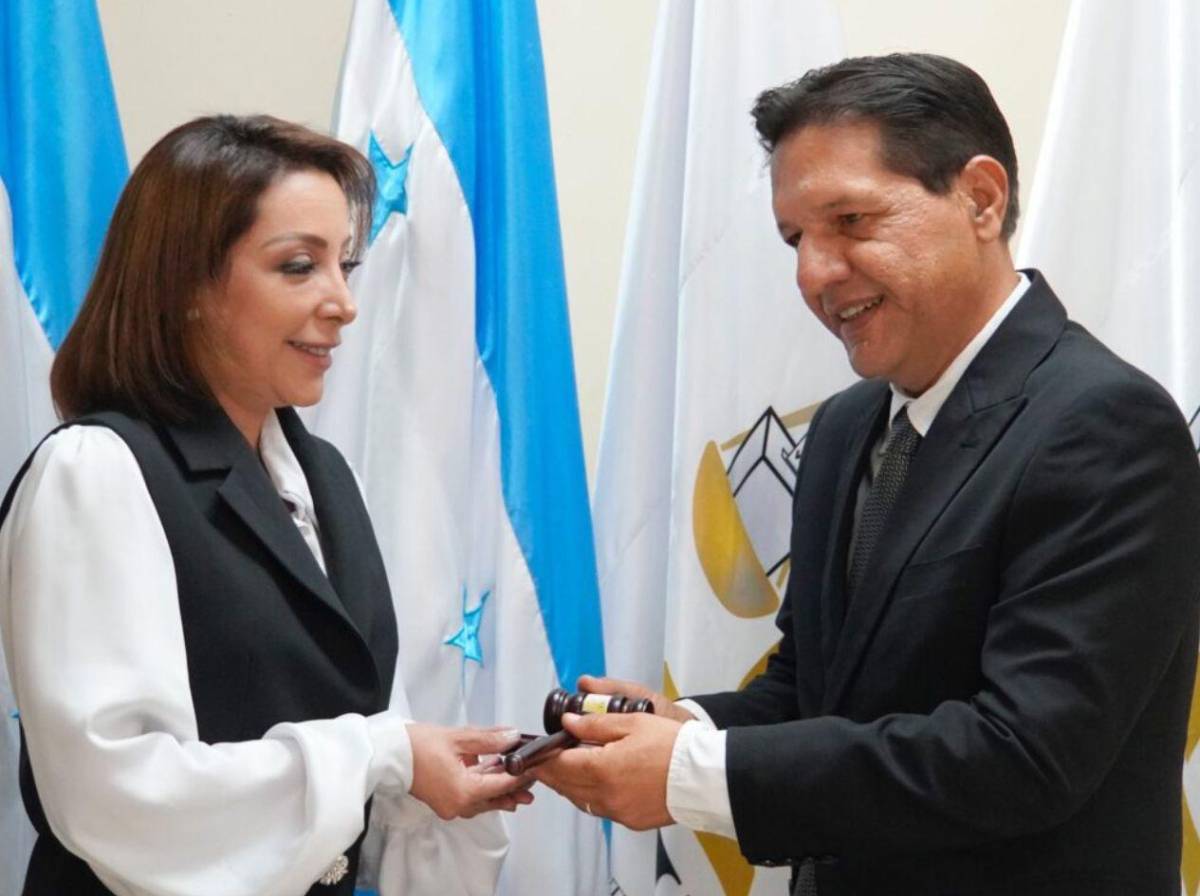 María Antonieta Mejía al fiscal Johel Zelaya: Sigue haciendo el ridículo