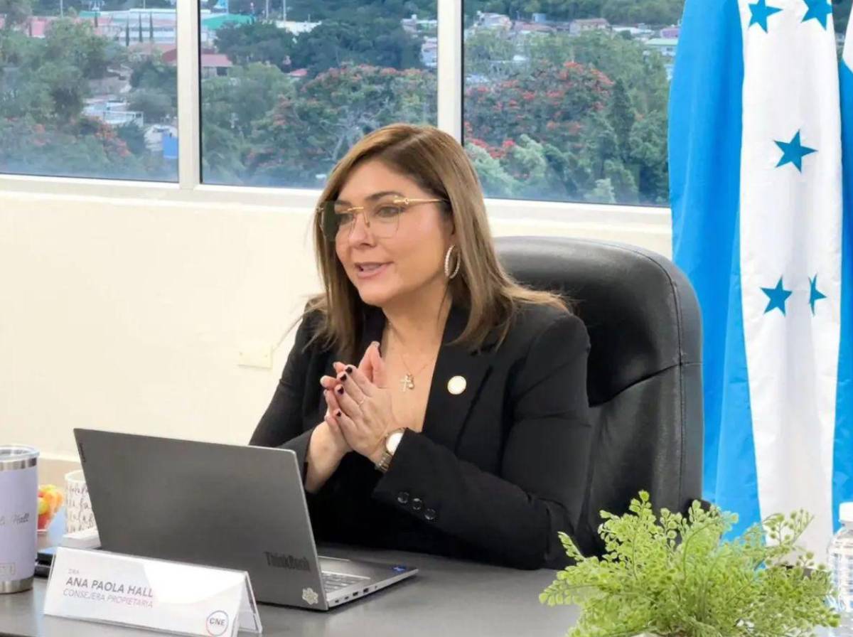 Ana Paola Hall reaparece en redes y atiza contra Salvador Nasralla