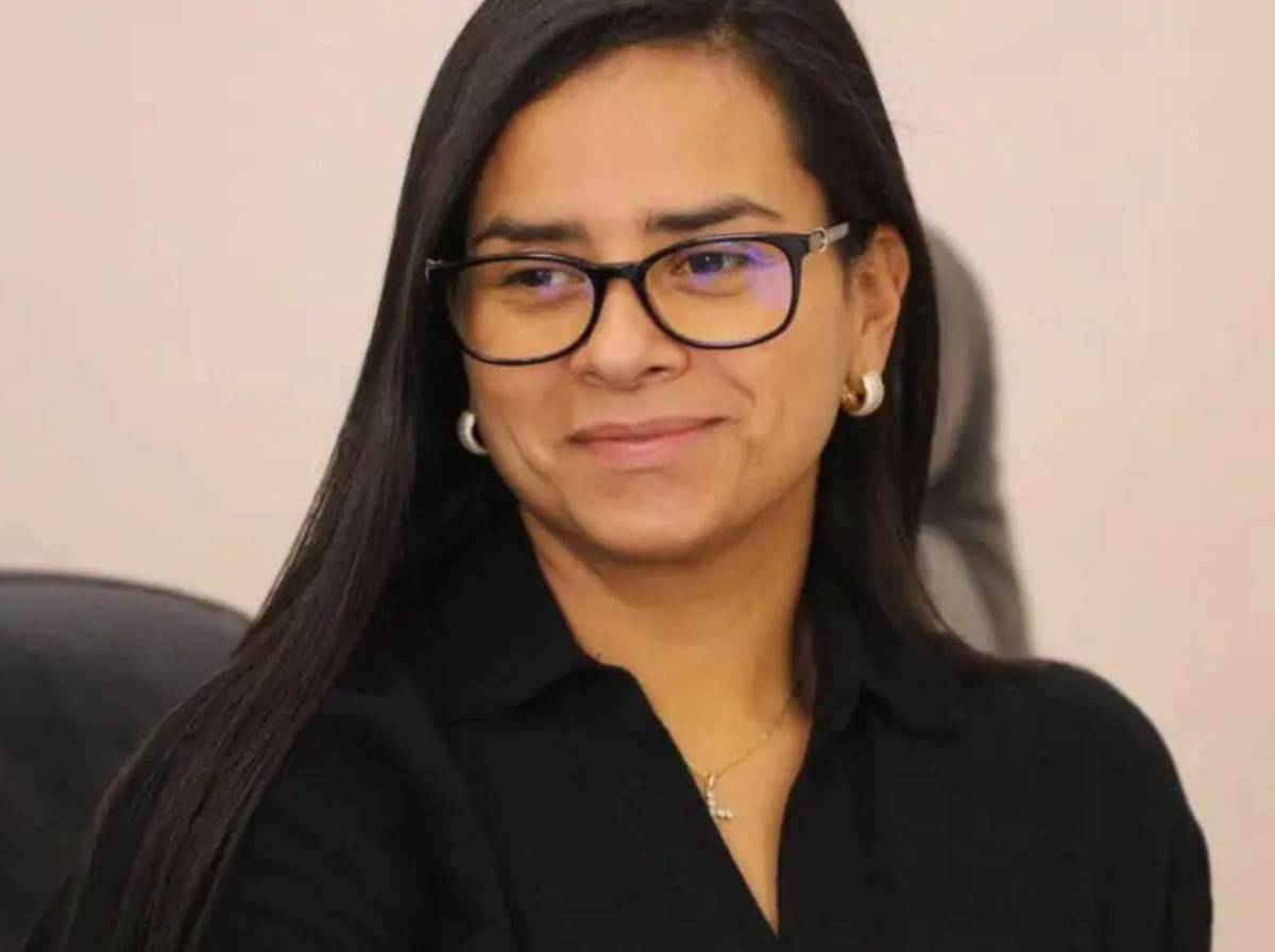 José Carlos Cardona se burla de Isis Cuéllar por salir huyendo de la asamblea de Libre