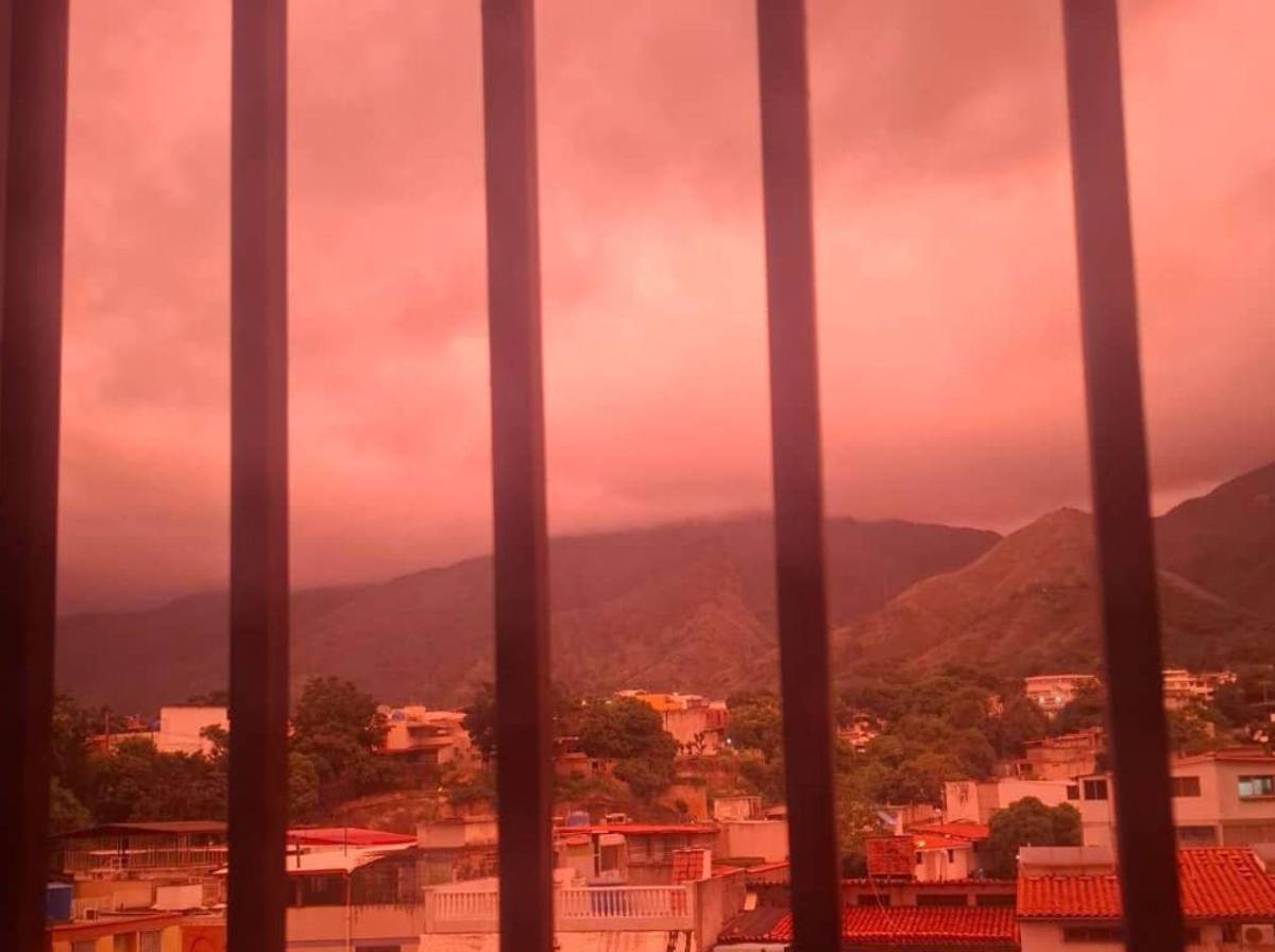 Venezuela: el cielo se tiñe de rojo en Caracas una semana después del doble terremoto