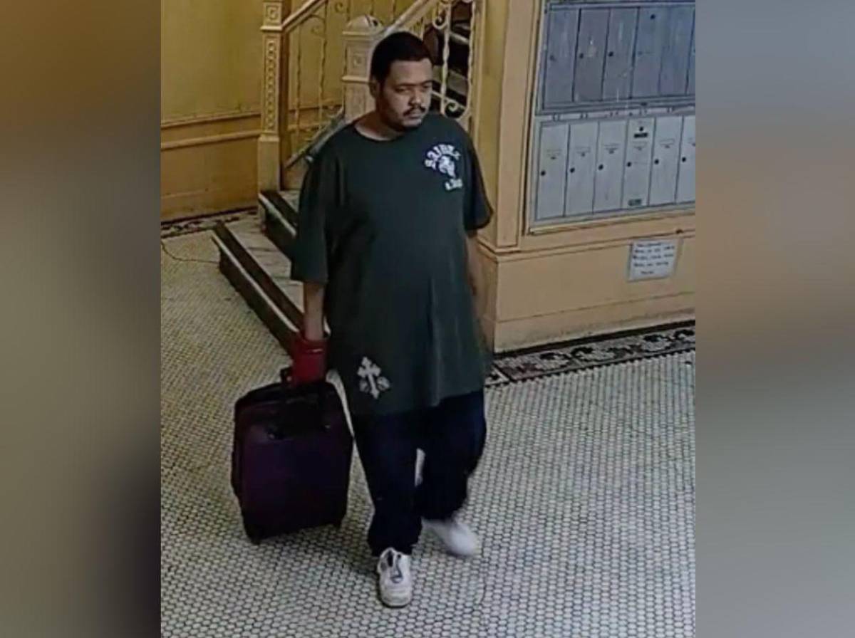 Arrestan a Johnny Guzmán, acusado de matar a su madre y huir con una maleta