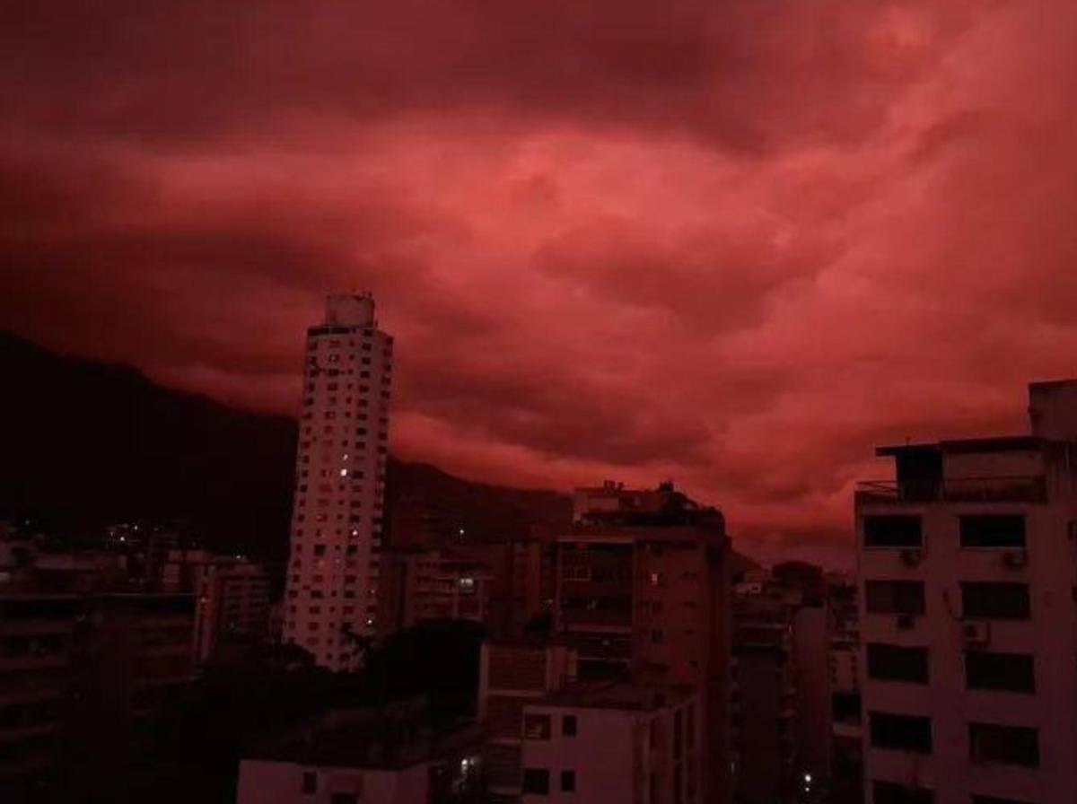 Venezuela: el cielo se tiñe de rojo en Caracas una semana después del doble terremoto