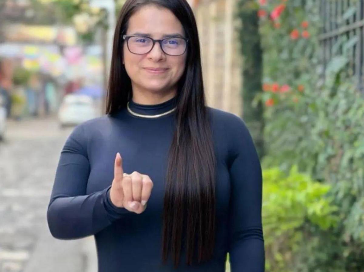 José Carlos Cardona se burla de Isis Cuéllar por salir huyendo de la asamblea de Libre