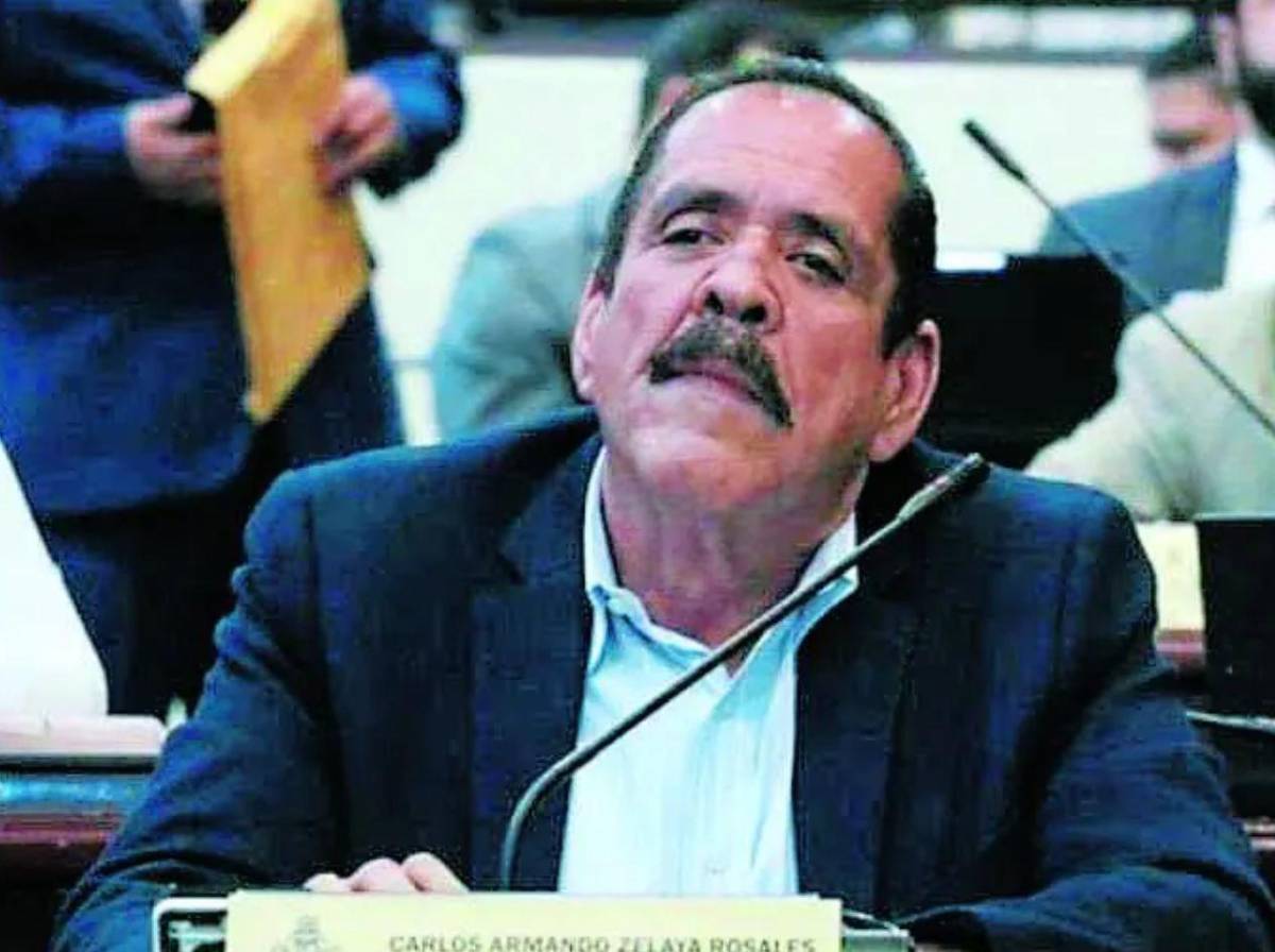 Carlos Zelaya sufre terrible enfermedad y recibe tratamiento en México