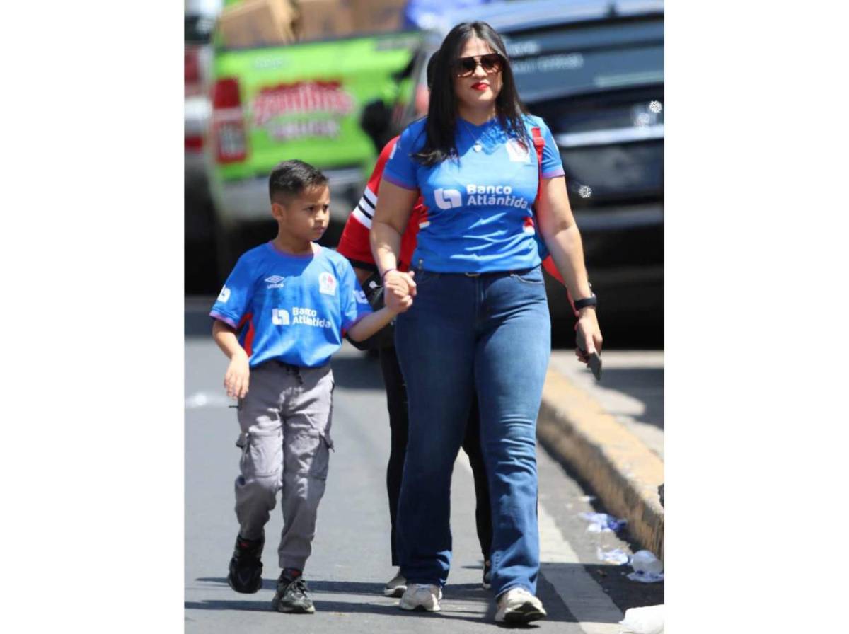 Olimpia vs Real España: chicas roban suspiros y ambiente de fiesta en el Nacional