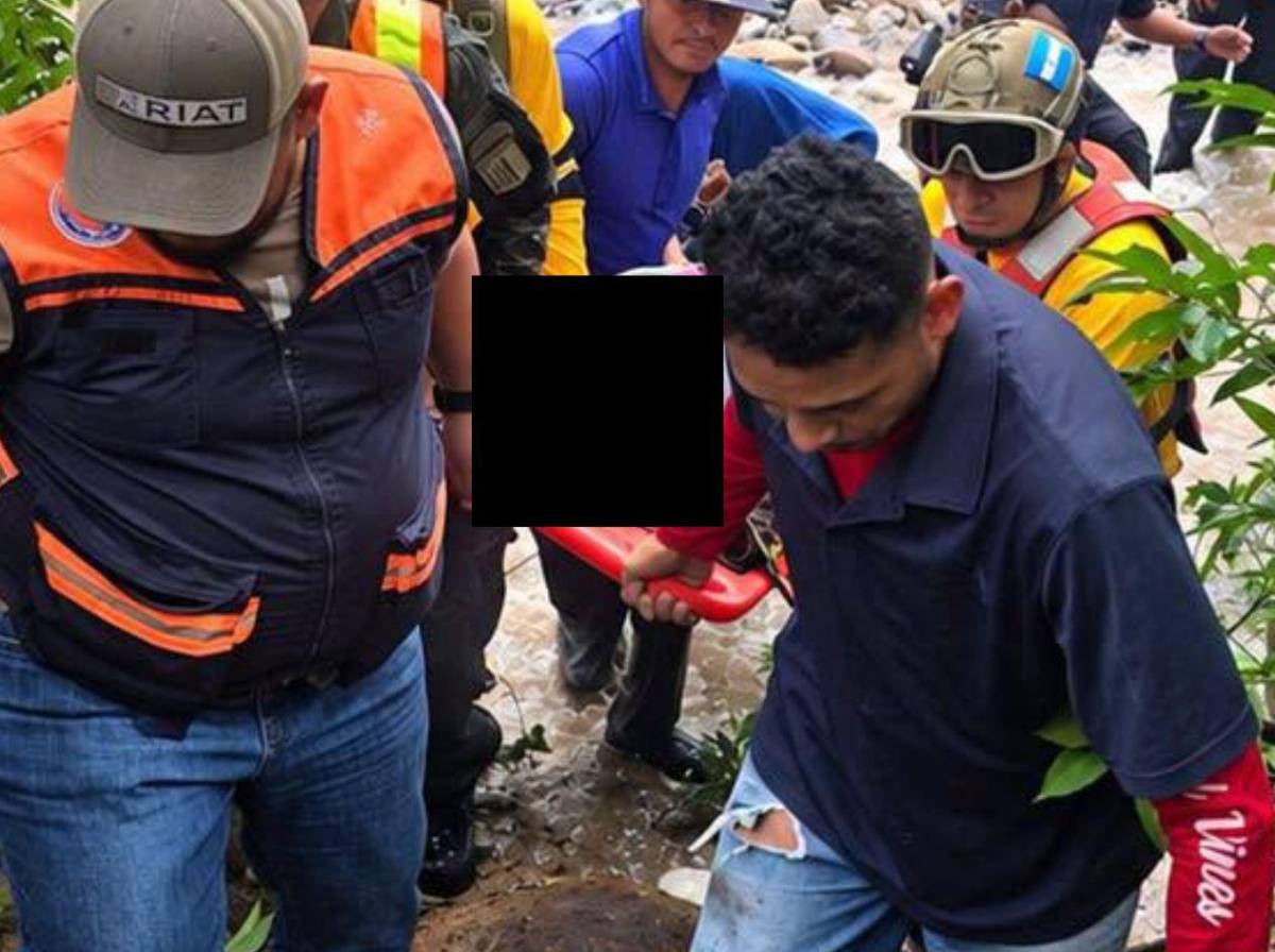 Tres miembros de una familia mueren al intentar cruzar una quebrada crecida en un pickup en Comayagua