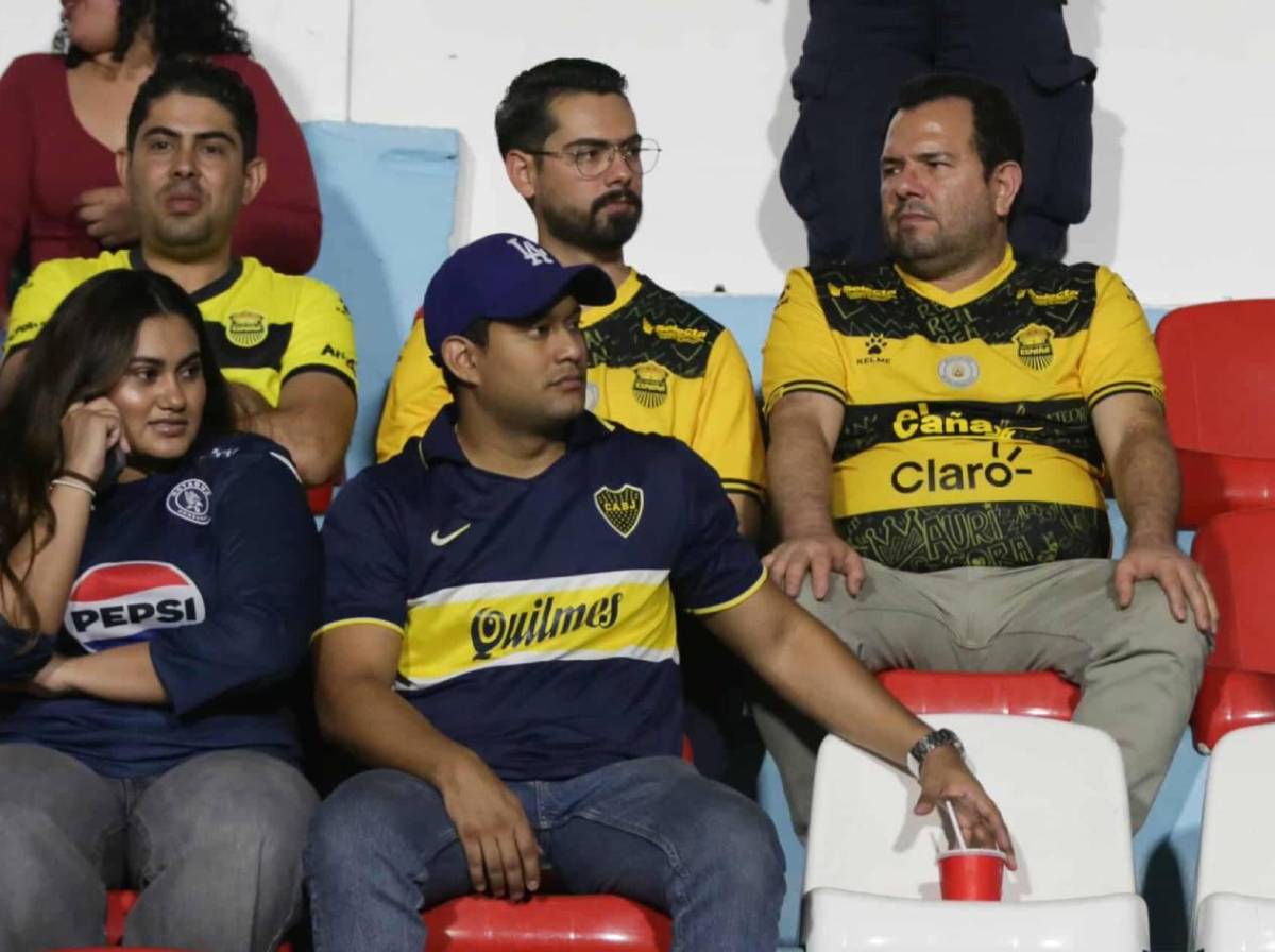 Fiesta azul en el Nacional y la hermosa rubia que robó suspiros