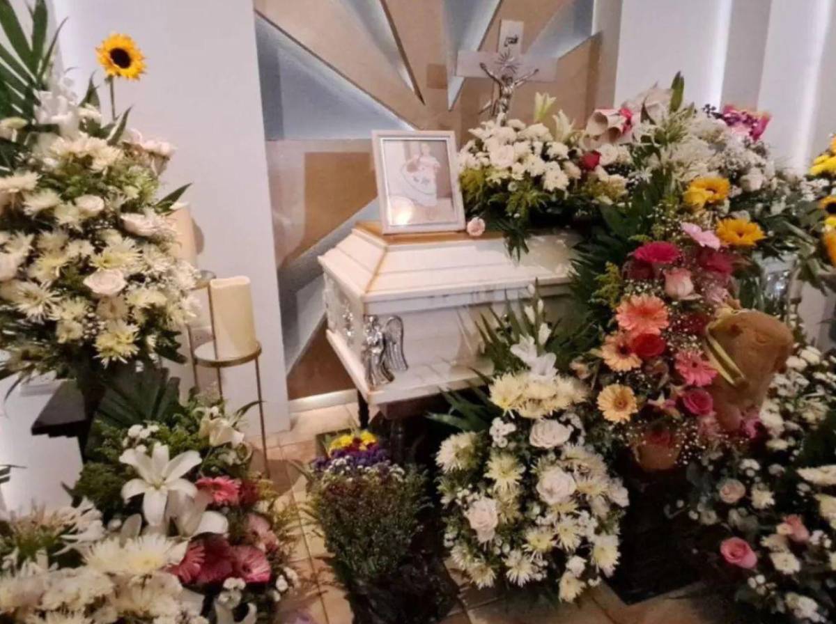 Dolorosa despedida a Leyreth, la niña hallada entre los escombros de la tragedia en la Villa Nueva