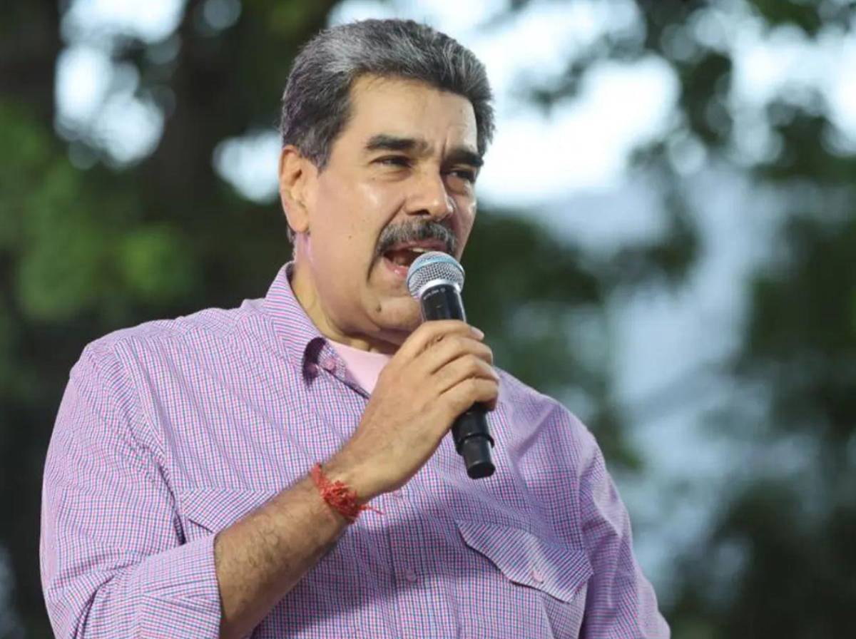 Esposado y con los ojos tapados: Trump publica la primera foto de Nicolás Maduro capturado