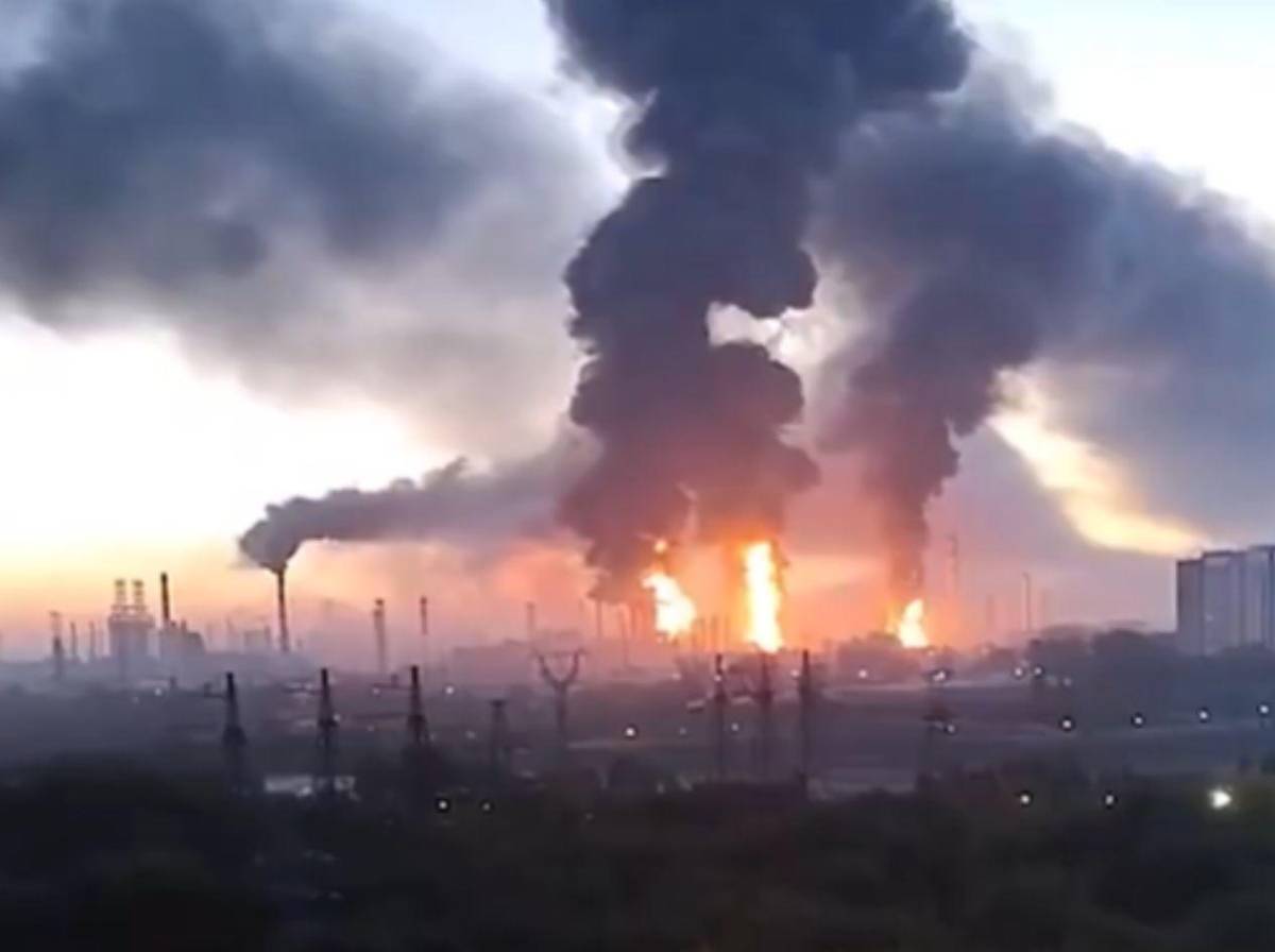 Drones ucranianos impactan en la principal refinería de petróleo de Moscú