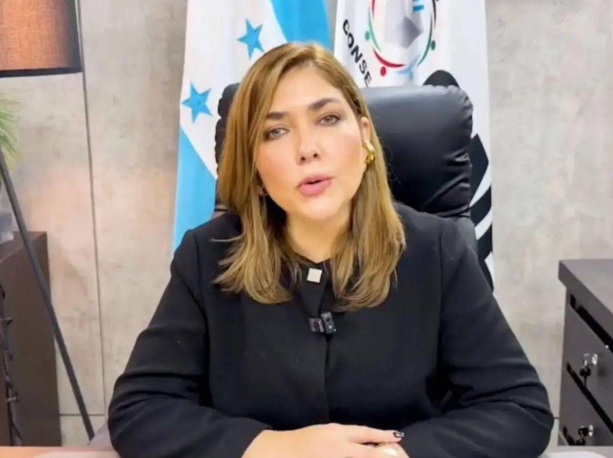 Ana Paola Hall reaparece en redes y atiza contra Salvador Nasralla