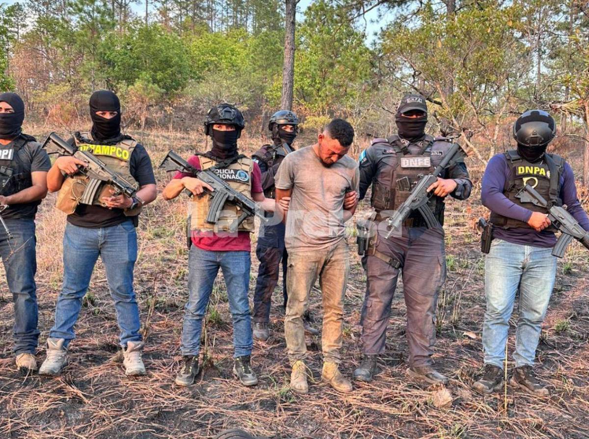 Con un rifle, municiones, chaleco antibalas y droga fue atrapado el hermano de El Diablo