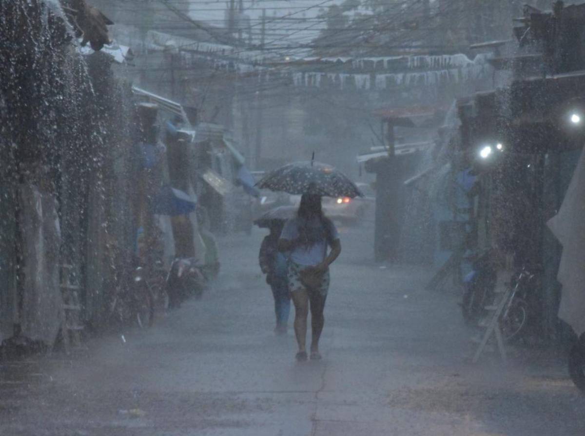 Frente frío y vaguada dejarán lluvias por tres días en estas zonas de Honduras