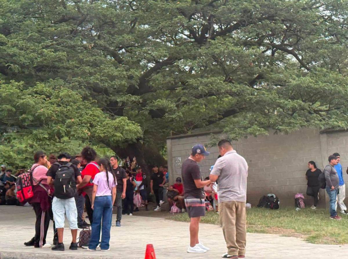 En este país no hay empleo: hondureños salen en caravana rumbo a Estados Unidos