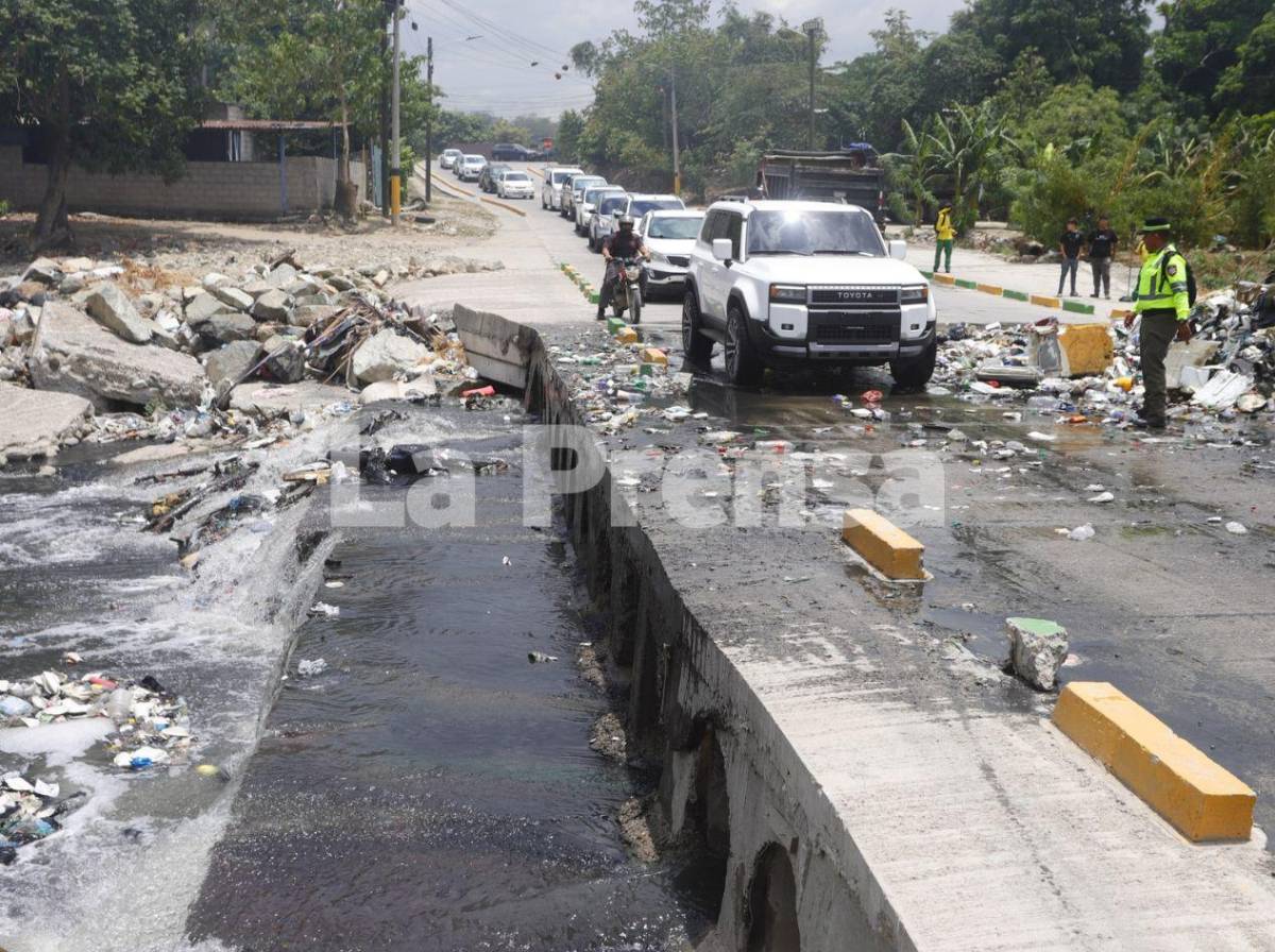 Tras denuncia de LA PRENSA: retiran toneladas de basura acumuladas en ríos y canales de SPS