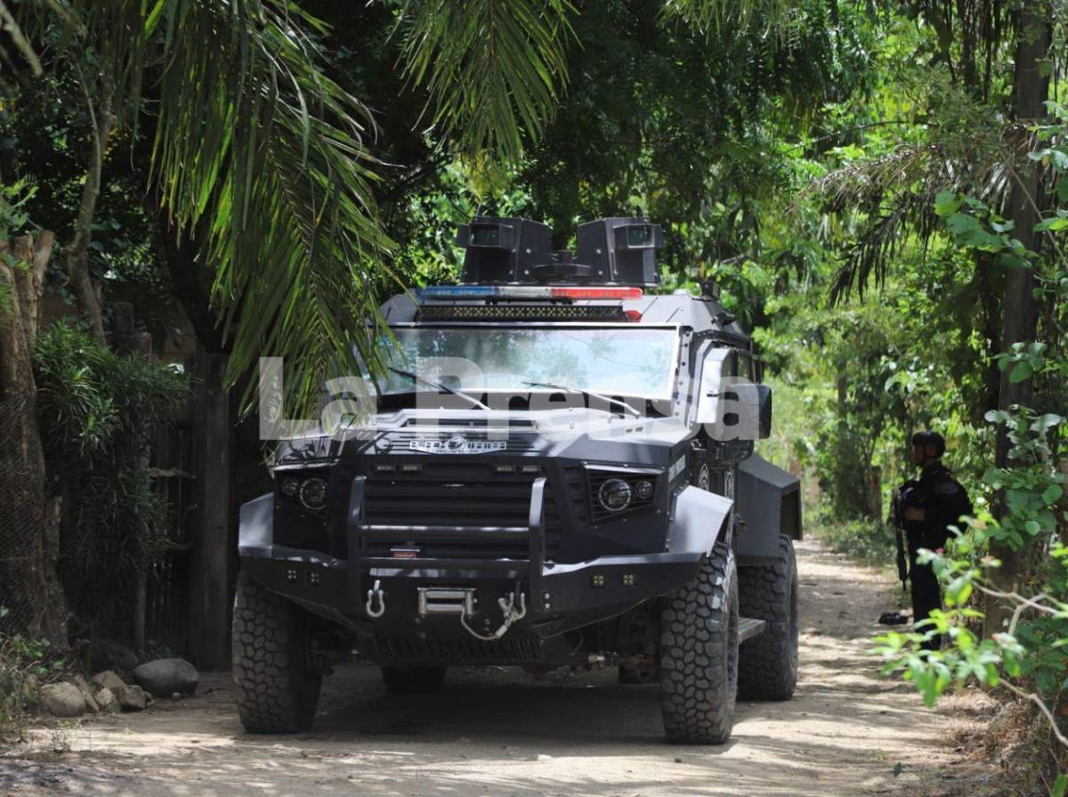 Rigores revive el dolor: forenses abren tumbas de las víctimas de la masacre