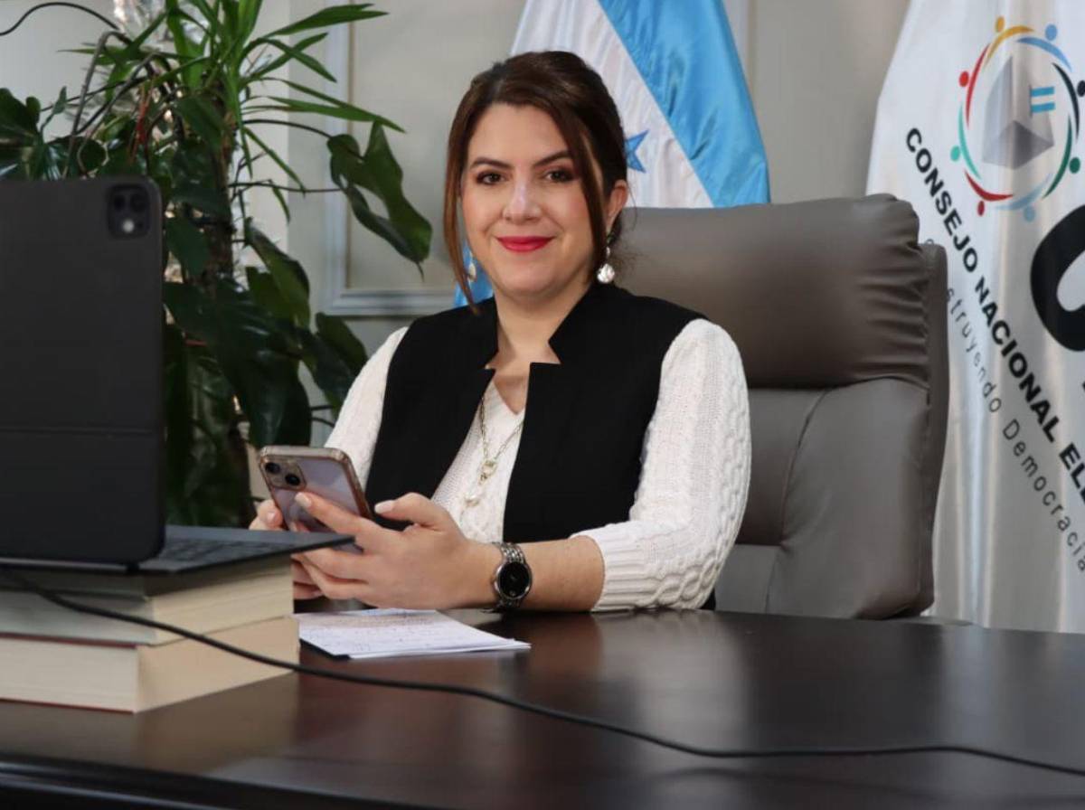 Cobarde: Cossette López arremete contra Marlon Ochoa y respalda juicio político