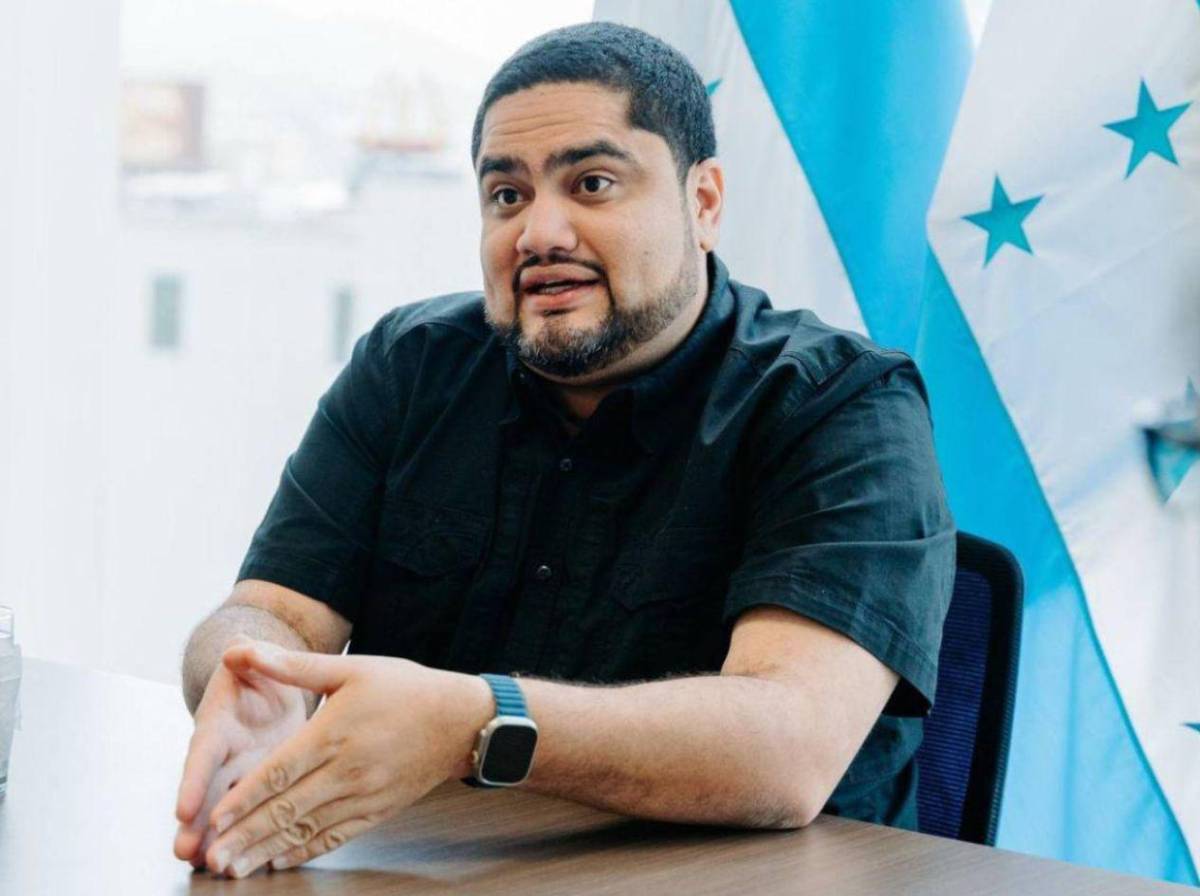 Beatriz Valle tilda de lambiscón a José Carlos Cardona por defender a Libre