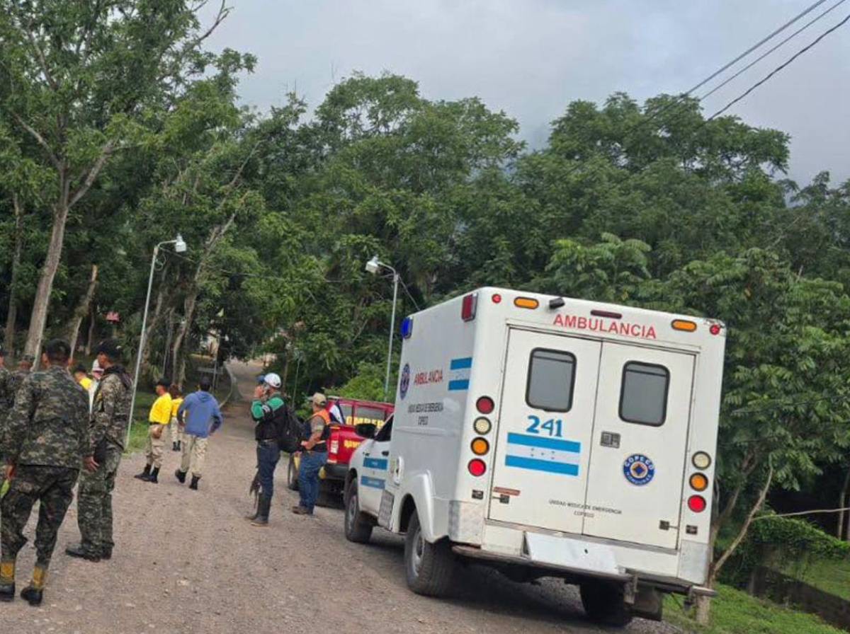 Tres miembros de una familia mueren al intentar cruzar una quebrada crecida en un pickup en Comayagua
