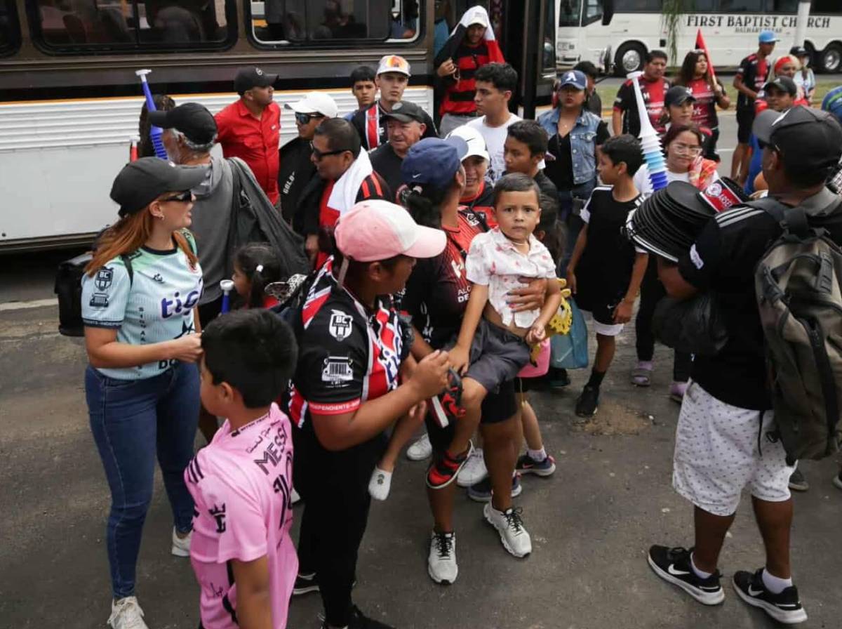 Color y emoción en Cantarranas por la final de ida del Ascenso