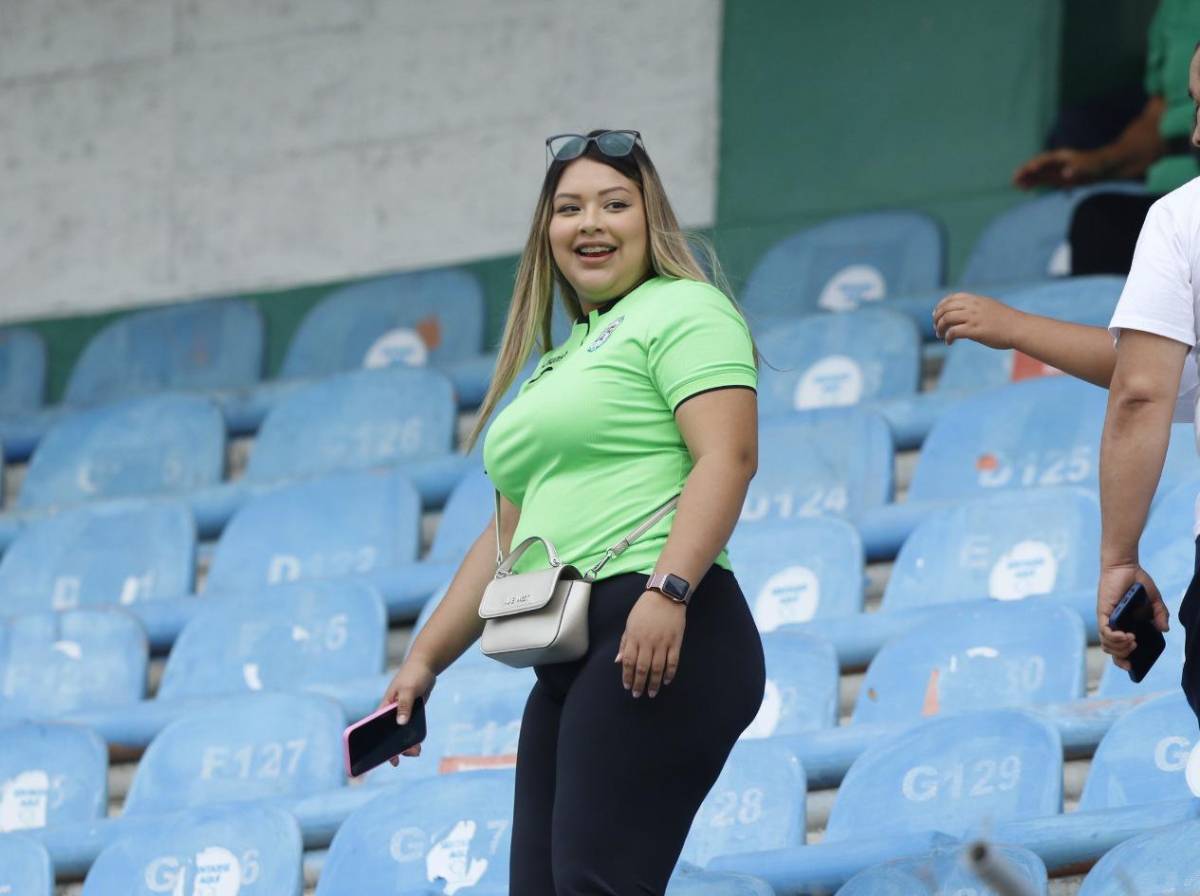 ¿Quién es la periodista que robó suspiros? Ambiente en el Marathón-Victoria