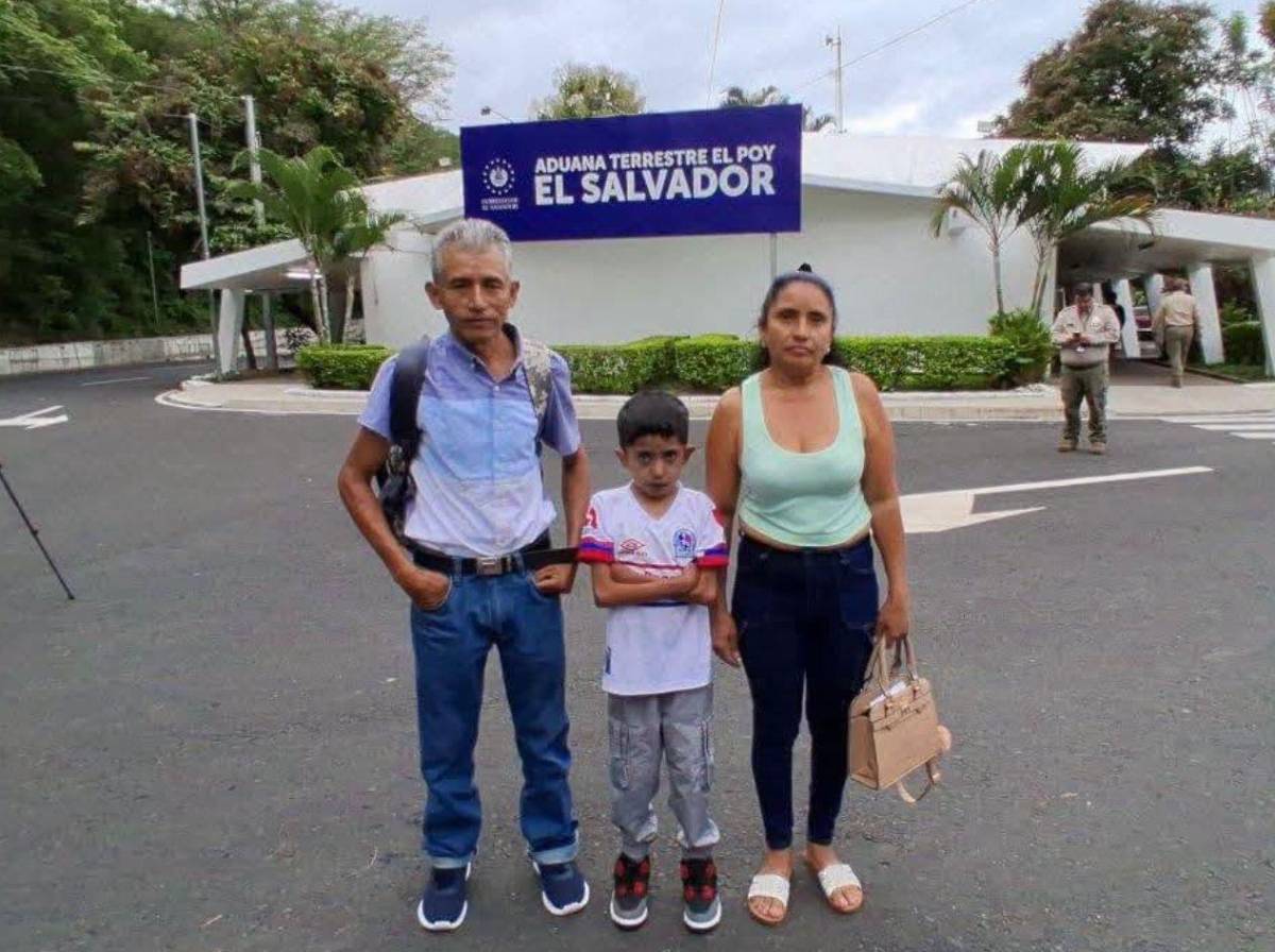 Josué Nehemías ya está en El Salvador para recibir tratamiento por su cardiopatía