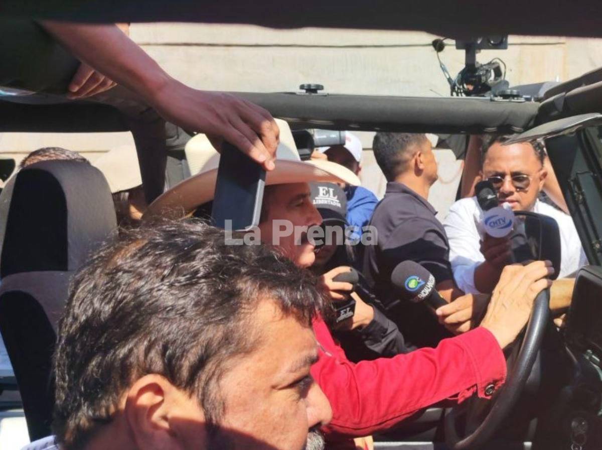 Fuera políticos, le gritan a Mel Zelaya en movilización del Día del Trabajador en Tegucigalpa