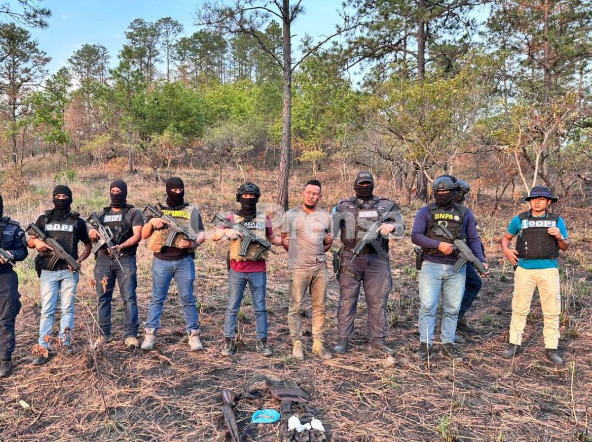 Con un rifle, municiones, chaleco antibalas y droga fue atrapado el hermano de El Diablo