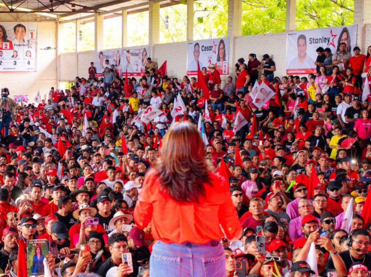 Rixi Moncada recorre la zona sur y reitera propuesta de eliminar central de riesgo