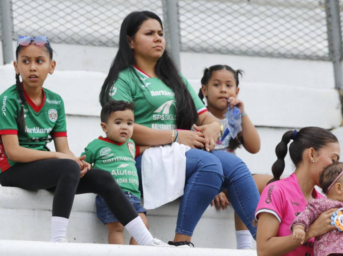 ¿Quién es la periodista que robó suspiros? Ambiente en el Marathón-Victoria