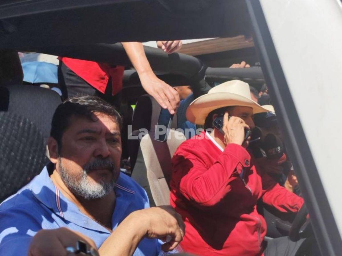 Fuera políticos, le gritan a Mel Zelaya en movilización del Día del Trabajador en Tegucigalpa