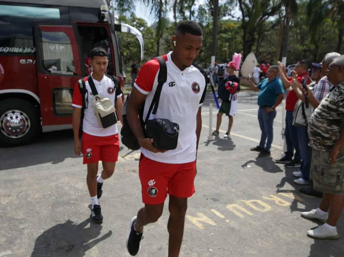 Color y emoción en Cantarranas por la final de ida del Ascenso