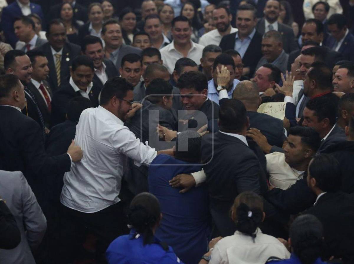 Empujones y cohetes: lo que no se vio del zafarrancho en el Congreso Nacional