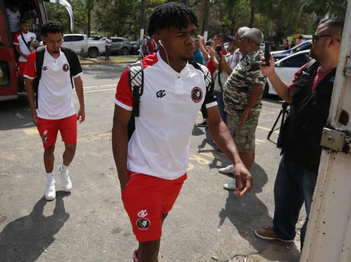 Color y emoción en Cantarranas por la final de ida del Ascenso