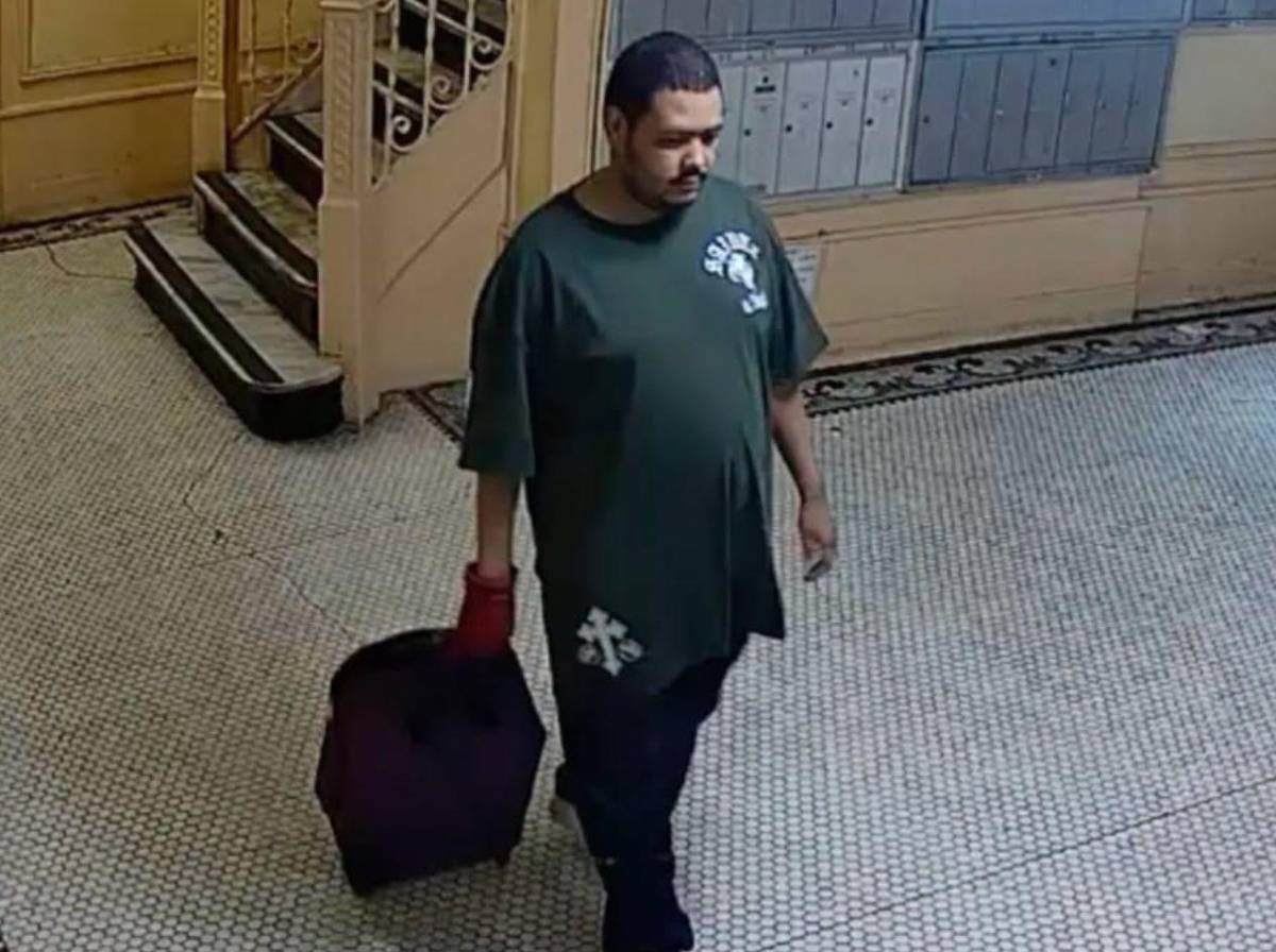 Arrestan a Johnny Guzmán, acusado de matar a su madre y huir con una maleta