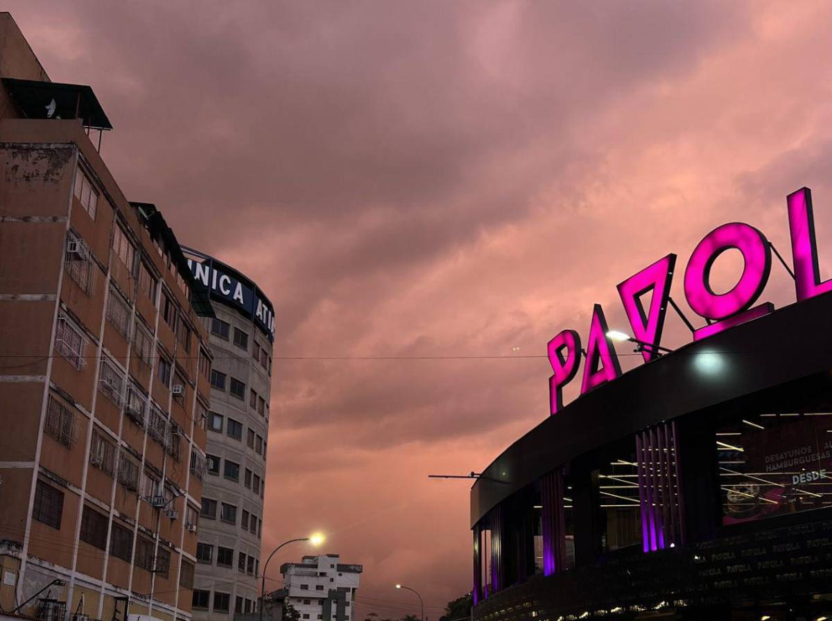 Venezuela: el cielo se tiñe de rojo en Caracas una semana después del doble terremoto