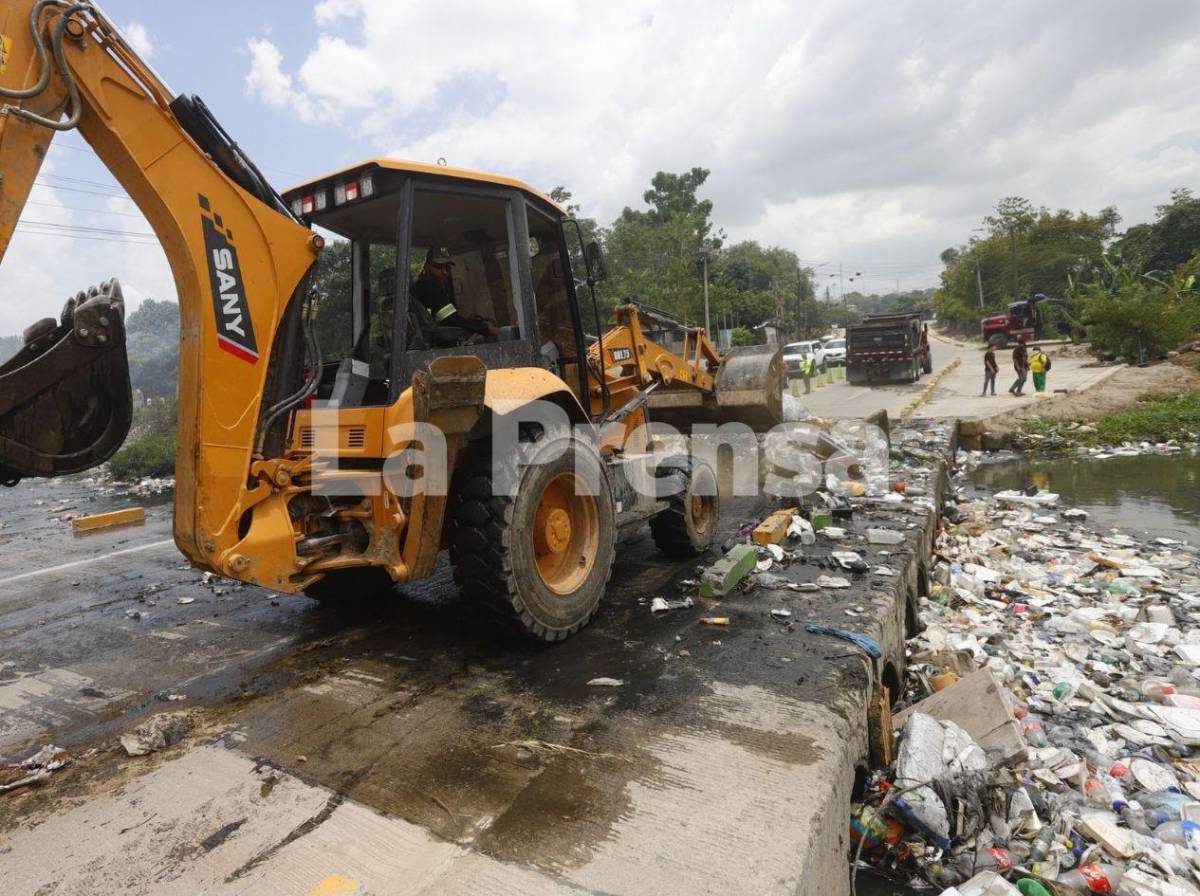 Tras denuncia de LA PRENSA: retiran toneladas de basura acumuladas en ríos y canales de SPS