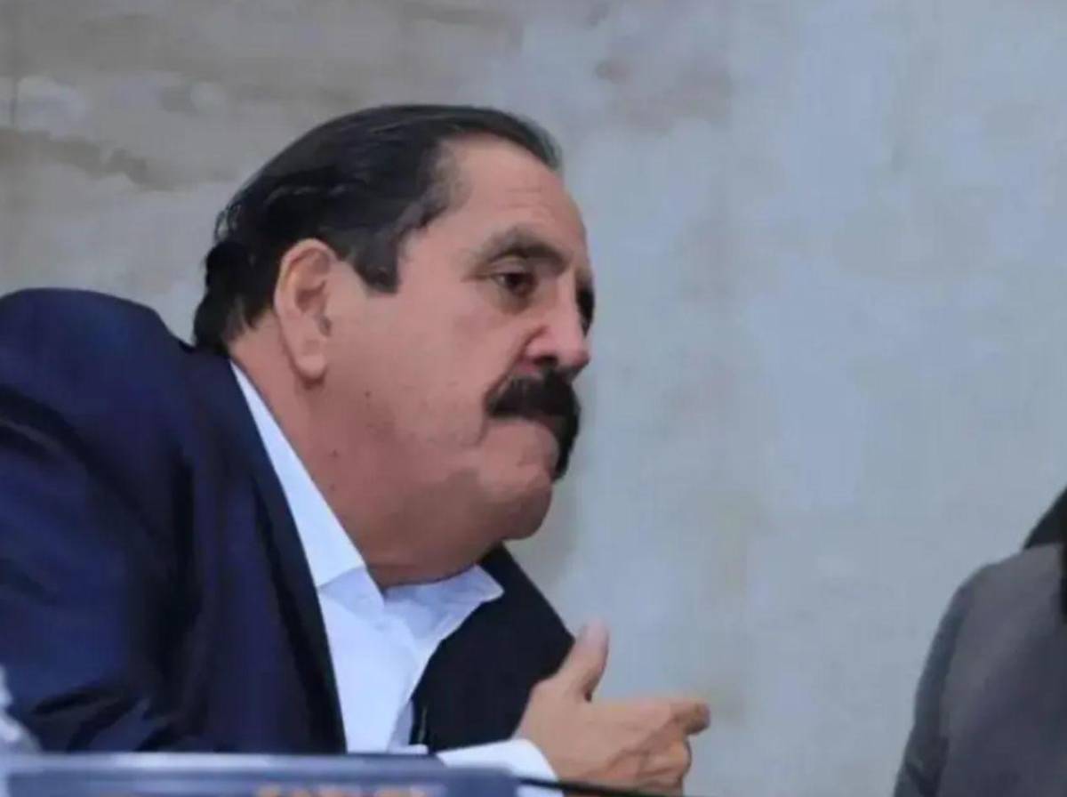 Carlos Zelaya sufre terrible enfermedad y recibe tratamiento en México