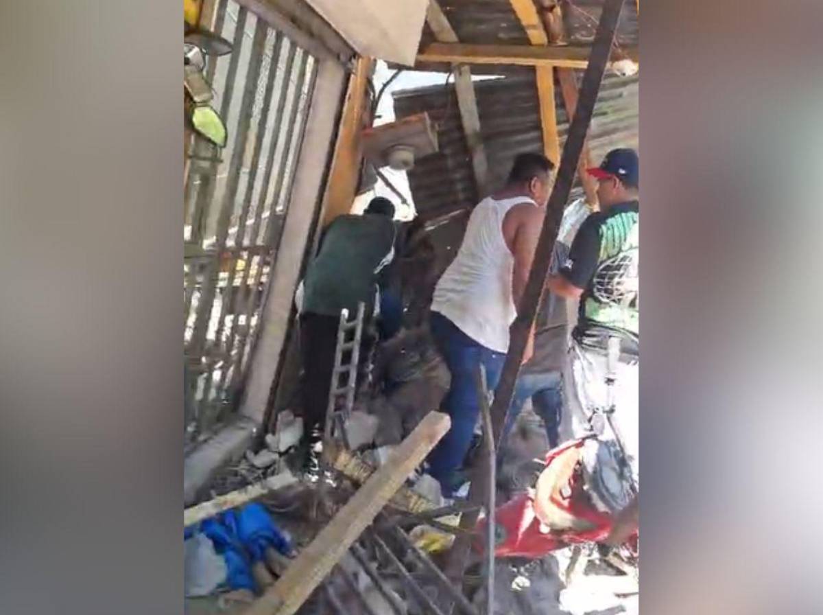 Volqueta impactó contra un taller: dolorosas imágenes del accidente en la colonia Villa Nueva