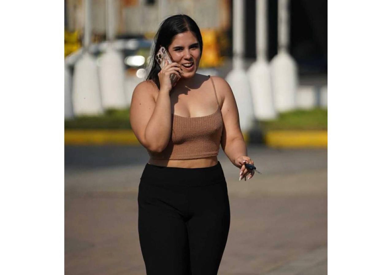 Artista catracho y ambiente en las calles antes del Real España vs Olimpia