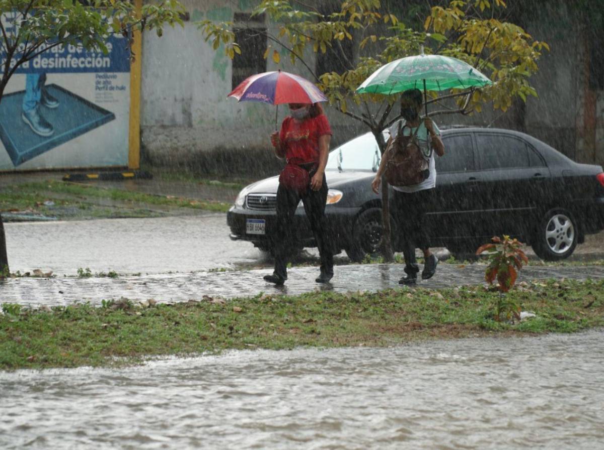 Frente frío y vaguada dejarán lluvias por tres días en estas zonas de Honduras